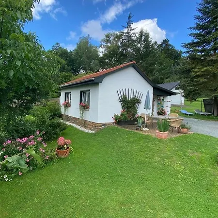 Ferienhaus In Mit Moeblierter Terrasse